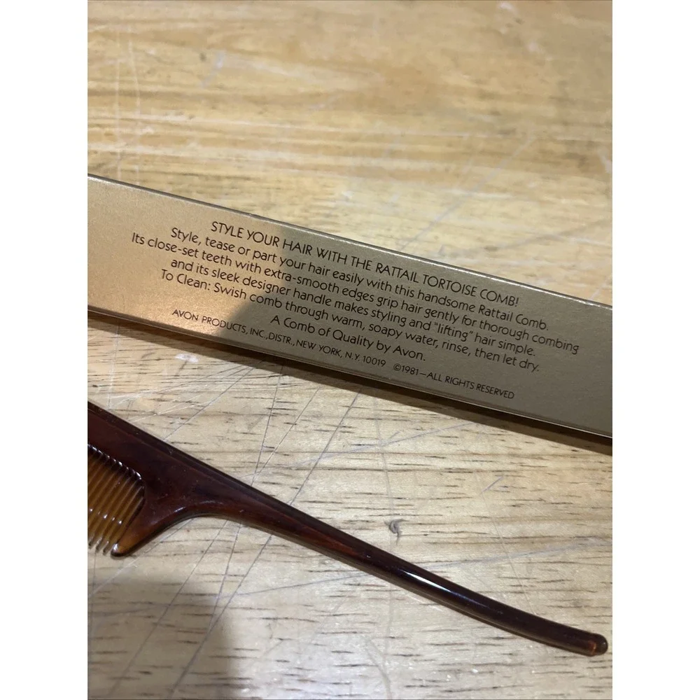 VINTAGE 1981 Avon Cambridge Collection Rattail Tortoise Comb *NOS‎